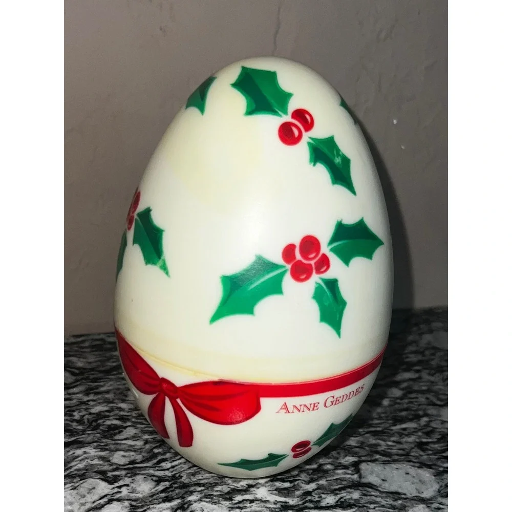 Anne Geddes 2005 Vintage Christmas Holly Berry Plastic Egg Container‎ Only